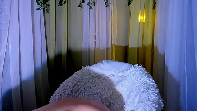 Lioneass online show from December 2024 12:06:02 PM