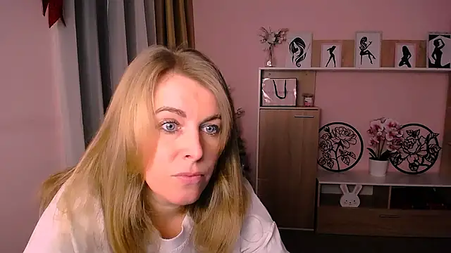 Hot Milady online show from December 2024 07:39:01 AM