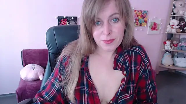 Snapshot of Hot_Milady chatting on May 2026 07:26:01 AM Hot Milady online show from May 2026 07:26:01 AM