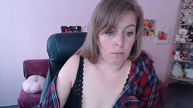 Snapshot of Hot_Milady chatting on May 2026 07:14:01 AM Hot Milady online show from May 2026 07:14:01 AM