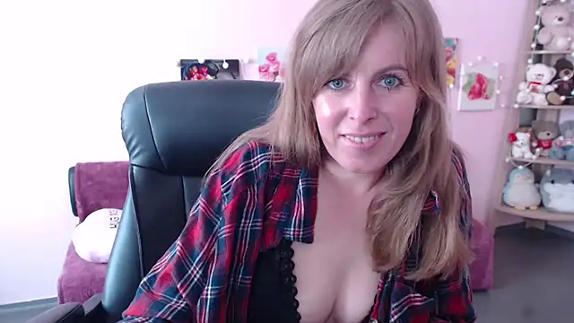 Snapshot of Hot_Milady chatting on May 2026 07:58:02 AM Hot Milady online show from May 2026 07:58:02 AM