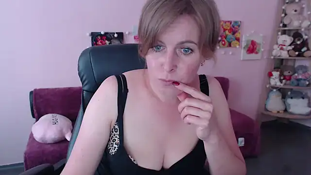 Snapshot of Hot_Milady chatting on May 2026 07:48:01 AM Hot Milady online show from May 2026 07:48:01 AM