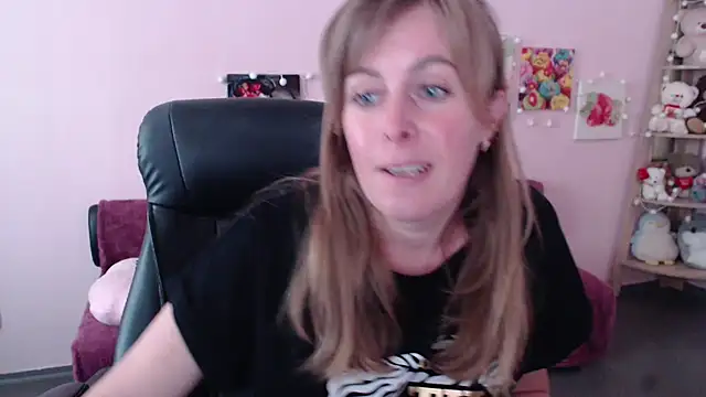 Snapshot of Hot_Milady chatting on June 2026 07:54:02 AM Hot Milady online show from June 2026 07:54:02 AM