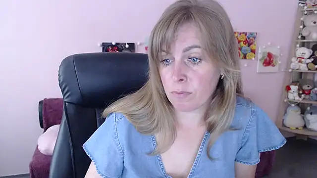 Snapshot of Hot_Milady chatting on June 2026 07:25:02 AM Hot Milady online show from June 2026 07:25:02 AM