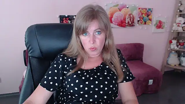 Snapshot of Hot_Milady chatting on June 2026 07:53:02 AM Hot Milady online show from June 2026 07:53:02 AM