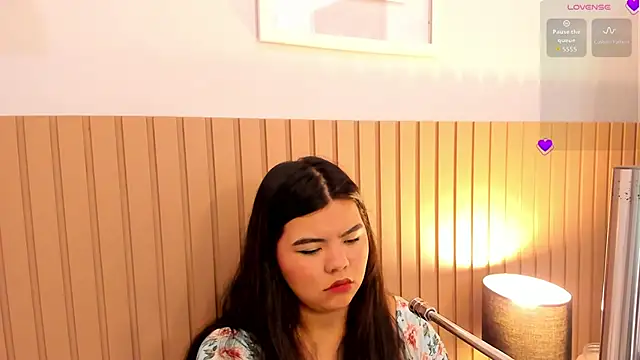 klhoe boobs online show from February 2026 04:05:02 AM