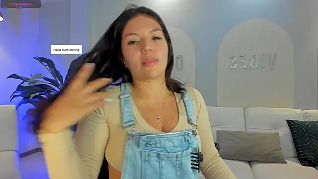 Snapshot of ValeriaRoldanX chatting on May 2026 10:11:02 AM ValeriaRoldanX online show from May 2026 10:11:02 AM