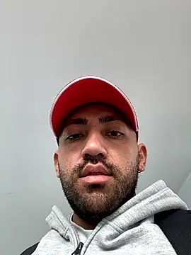 JuanZapata33 online show from December 2024 09:06:01 PM