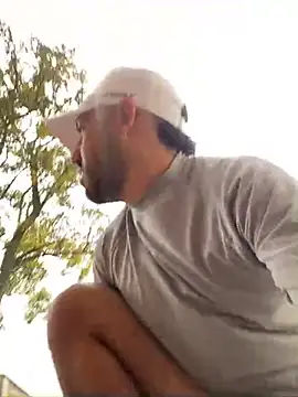 JuanZapata33 online show from December 2024 05:45:02 PM