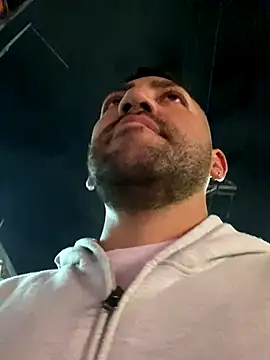 JuanZapata33 online show from December 2024 01:35:01 AM