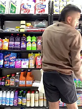 JuanZapata33 online show from December 2024 05:57:02 PM