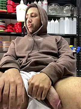 JuanZapata33 online show from February 2025 06:13:02 PM