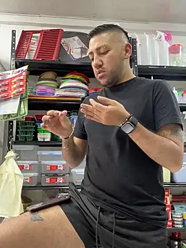 JuanZapata33 online show from September 2025 02:52:02 PM