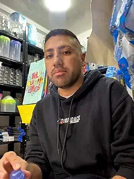 JuanZapata33 online show from September 2025 09:09:02 PM