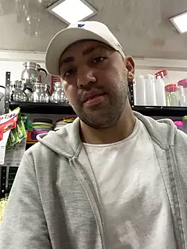 JuanZapata33 online show from October 2025 11:13:02 PM