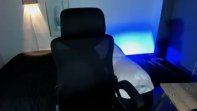 Travistanner 28 online show from November 2025 06:27:01 AM