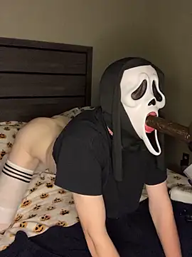 Snapshot of YourFavTwinkie chatting on October 2025 06:02:02 AM YourFavTwinkie online show from October 2025 06:02:02 AM