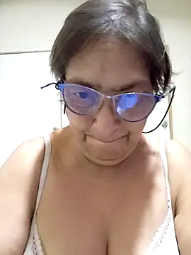 florecita69 online show from October 2025 11:43:01 PM