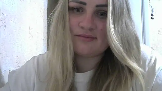 Snapshot of Honeydew-Waves chatting on June 2026 06:49:01 PM Honeydew-Waves online show from June 2026 06:49:01 PM