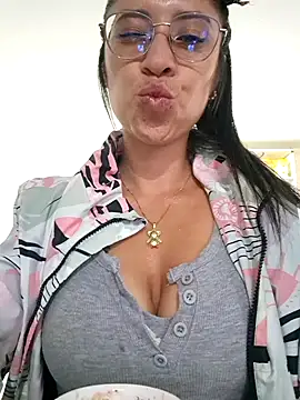 Snapshot of VALERY-03_ chatting on January 2025 12:15:01 PM VALERY-03 online show from January 2025 12:15:01 PM