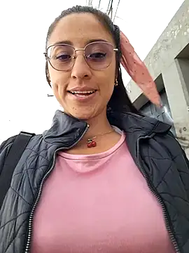 Snapshot of VALERY-03_ chatting on January 2025 09:05:01 PM VALERY-03 online show from January 2025 09:05:01 PM