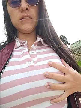 Snapshot of VALERY-03_ chatting on February 2025 09:14:02 PM VALERY-03 online show from February 2025 09:14:02 PM