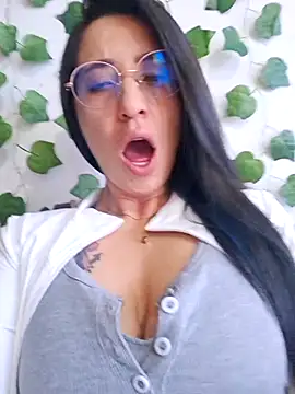 Snapshot of VALERY-03_ chatting on October 2025 12:17:01 PM VALERY-03 online show from October 2025 12:17:01 PM