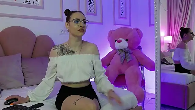 Abby  White online show from January 2025 05:03:01 PM