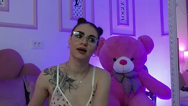Abby  White online show from February 2025 05:01:02 PM