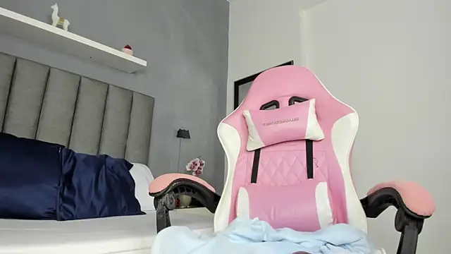 Snapshot of angelica_dymond chatting on January 2025 10:15:02 PM angelica dymond online show from January 2025 10:15:02 PM