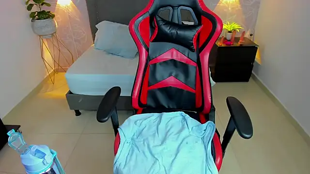 Snapshot of angelica_dymond chatting on February 2025 03:20:01 PM angelica dymond online show from February 2025 03:20:01 PM