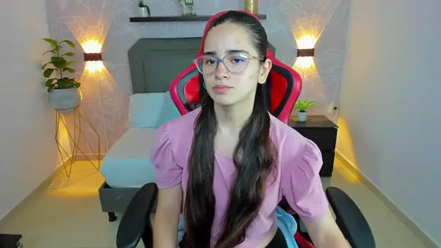 Snapshot of angelica_dymond chatting on February 2025 01:47:02 PM angelica dymond online show from February 2025 01:47:02 PM