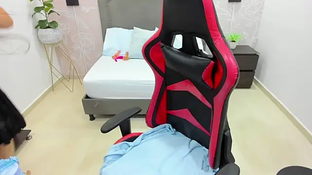 Snapshot of angelica_dymond chatting on March 2025 12:09:02 PM angelica dymond online show from March 2025 12:09:02 PM