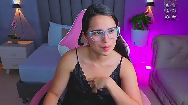 Snapshot of angelica_dymond chatting on November 2025 07:03:03 PM angelica dymond online show from November 2025 07:03:03 PM