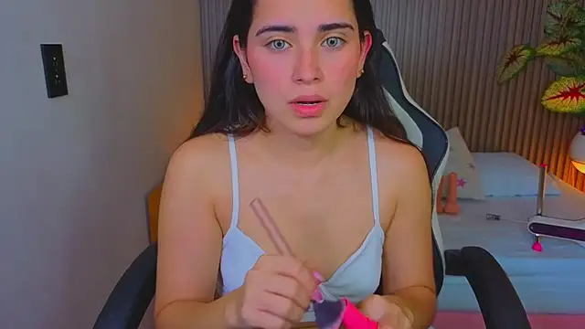 Snapshot of angelica_dymond chatting on February 2026 12:42:02 PM angelica dymond online show from February 2026 12:42:02 PM