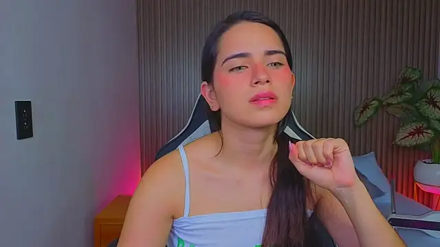 Snapshot of angelica_dymond chatting on February 2026 12:35:01 PM angelica dymond online show from February 2026 12:35:01 PM