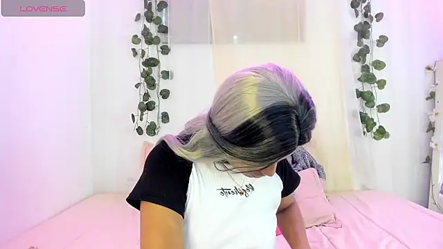 catalina and roger online show from October 2025 08:29:02 PM