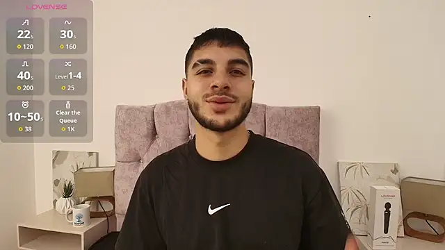 Snapshot of Amadeo_Wild chatting on October 2025 04:13:02 PM Amadeo Wild online show from October 2025 04:13:02 PM