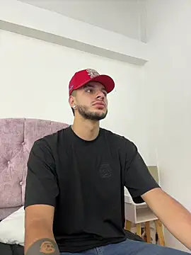 Snapshot of Amadeo_Wild chatting on October 2025 02:20:01 PM Amadeo Wild online show from October 2025 02:20:01 PM