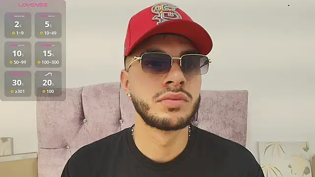 Snapshot of Amadeo_Wild chatting on October 2025 11:44:01 AM Amadeo Wild online show from October 2025 11:44:01 AM