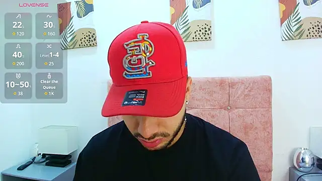 Snapshot of Amadeo_Wild chatting on November 2025 01:54:02 PM Amadeo Wild online show from November 2025 01:54:02 PM