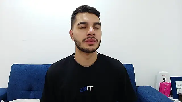 Snapshot of Amadeo_Wild chatting on February 2026 02:32:02 PM Amadeo Wild online show from February 2026 02:32:02 PM