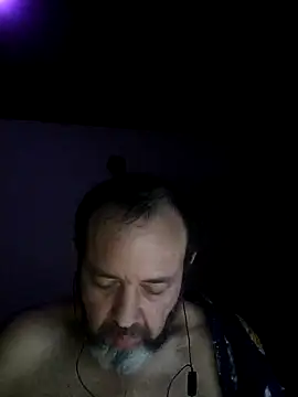 Snapshot of Leocesar37 chatting on October 2025 05:51:02 AM Leocesar37 online show from October 2025 05:51:02 AM