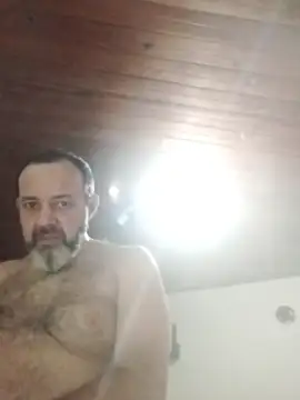 Snapshot of Leocesar37 chatting on November 2025 03:12:02 AM Leocesar37 online show from November 2025 03:12:02 AM