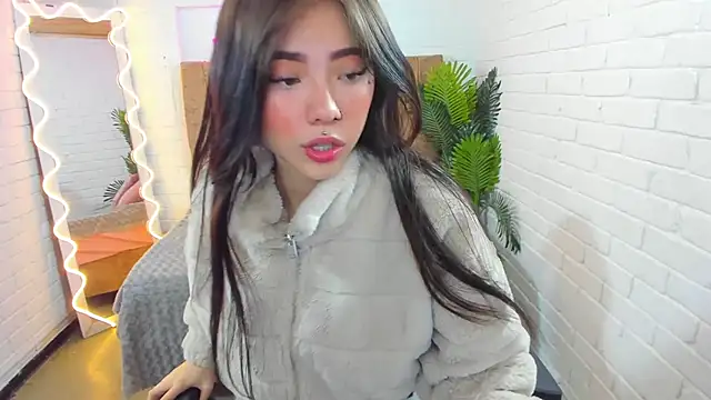 Snapshot of Roxanne_tay chatting on February 2025 07:16:02 PM Roxanne tay online show from February 2025 07:16:02 PM