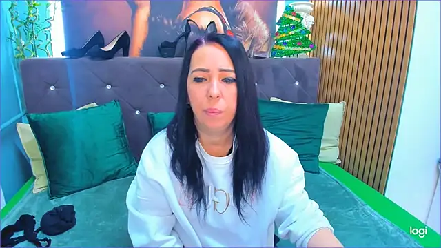 LauraSin online show from December 2025 04:30:01 AM