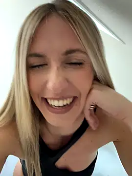 Snapshot of lola_tentatiion chatting on October 2025 03:34:01 PM lola tentatiion online show from October 2025 03:34:01 PM