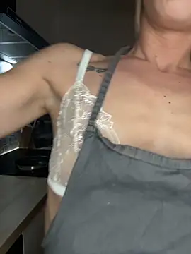 Snapshot of lola_tentatiion chatting on October 2025 07:03:01 PM lola tentatiion online show from October 2025 07:03:01 PM