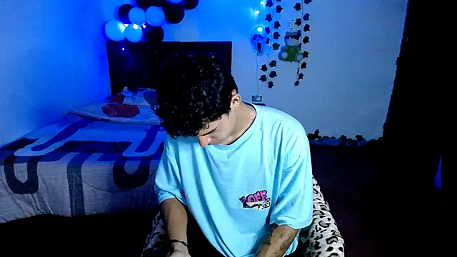 Snapshot of freddy_romas chatting on October 2025 03:40:02 AM freddy romas online show from October 2025 03:40:02 AM