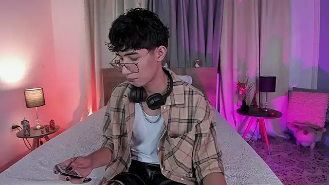 Snapshot of novaybrian chatting on December 2024 04:54:02 AM novaybrian online show from December 2024 04:54:02 AM